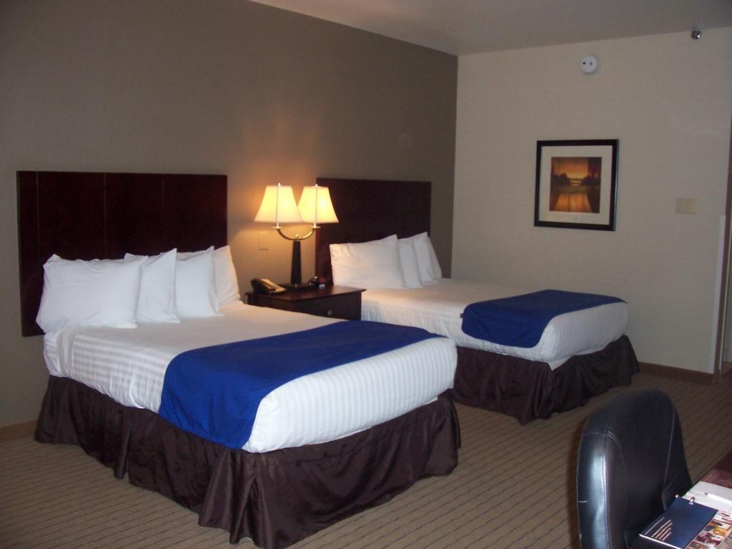 Nichols Village Hotel And Spa Clarks Summit Ruang foto