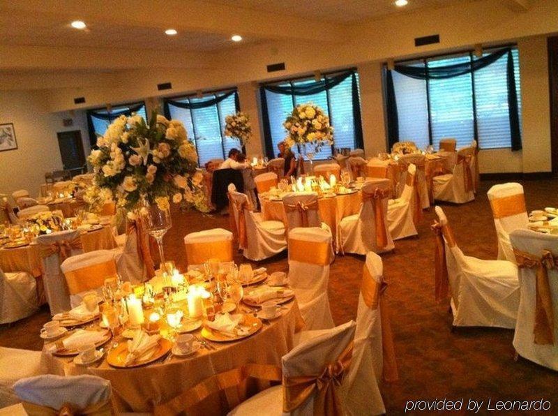 Nichols Village Hotel And Spa Clarks Summit Bagian luar foto