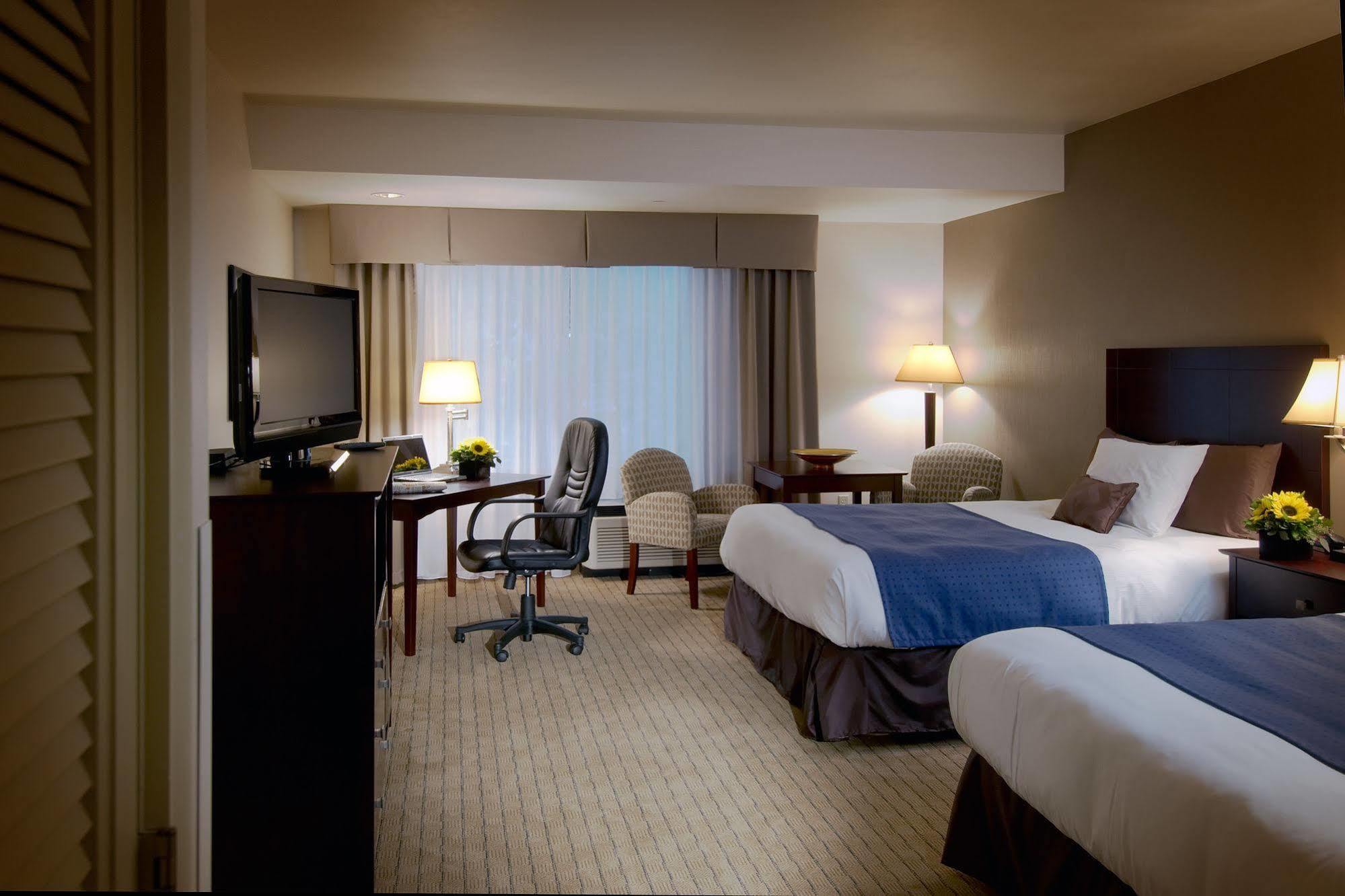 Nichols Village Hotel And Spa Clarks Summit Bagian luar foto