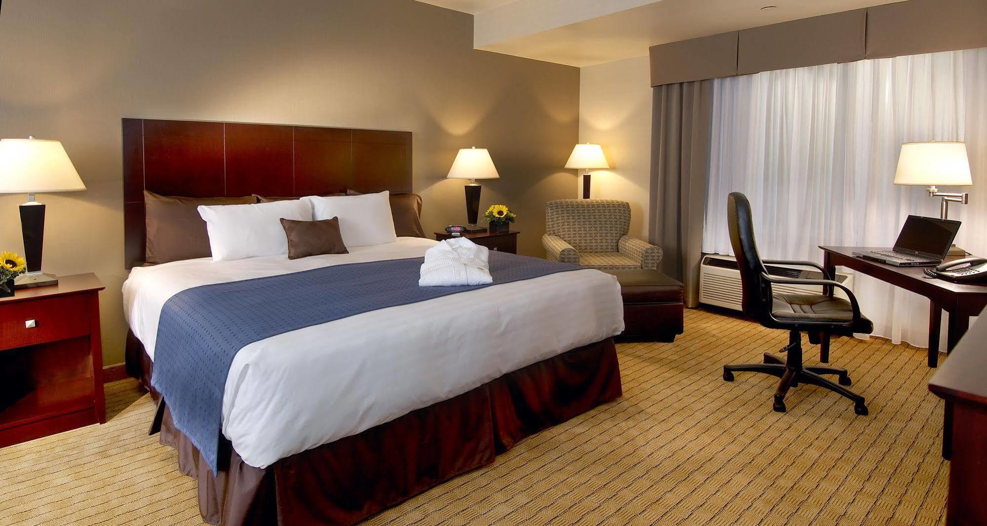 Nichols Village Hotel And Spa Clarks Summit Bagian luar foto